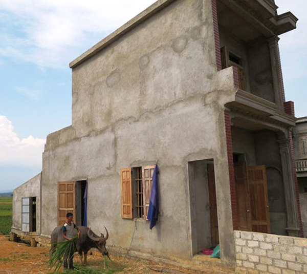 Gia đình anh Nguyễn Văn Hà ở thôn 2, xã Vĩnh Hưng, huyện Vĩnh Lộc xây được căn nhà phòng, tránh bão, lụt từ nguồn vốn vay NHCSXH và anh em trong họ
