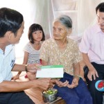 Công đoàn NHCSXH tỉnh Hà Tĩnh tới thăm mẹ Xem nhân ngày 27/7