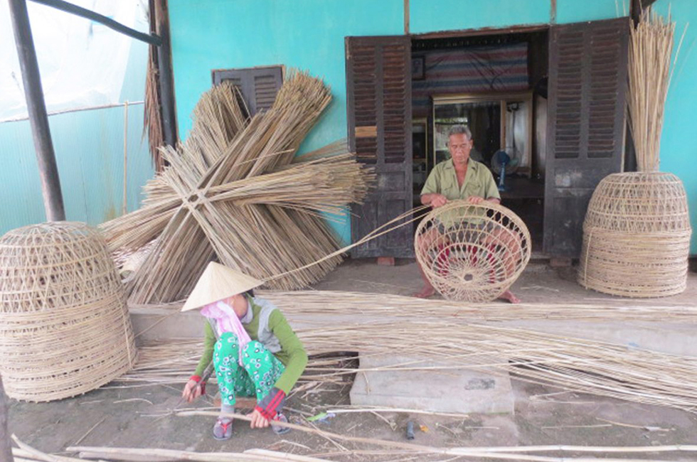 Nguồn vốn vay giải quyết việc làm góp phần giúp nông dân xã Ninh Thạch Lợi A, huyện Hồng Dân phát triển nghề đan lát