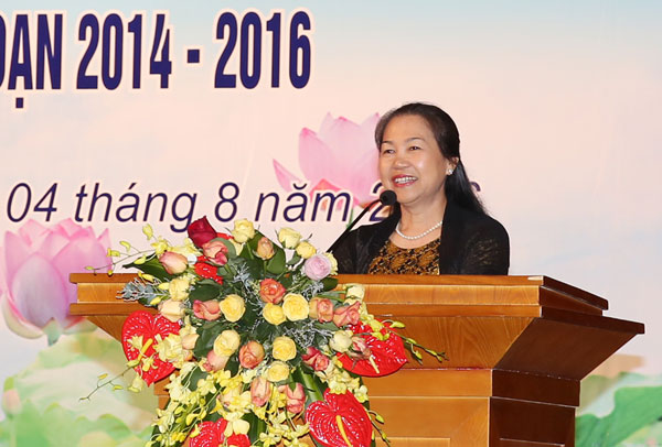 Phó Chủ tịch Tổng LĐLĐ Việt Nam, Nguyễn Thị Hồng đã biểu dương, khen ngợi những thành tích xuất sắc của các em học sinh, sinh viên tiêu biểu