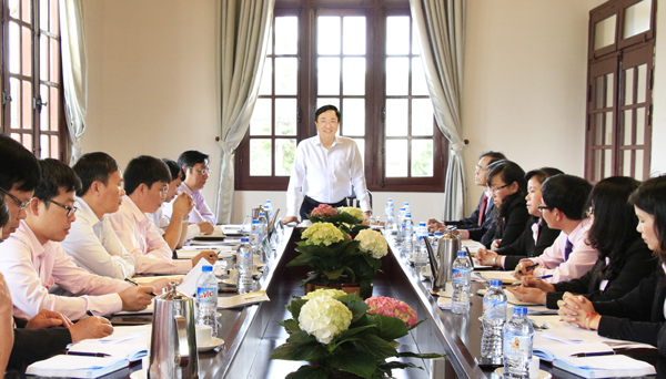 Tổng Giám đốc cùng các thành viên Đoàn công tác làm việc với tập thể chi nhánh tỉnh Lâm Đồng