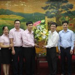 Phó Tổng Giám đốc Bùi Quang Vinh cùng các thành viên trong Đoàn chúc mừng Hội Nông dân Việt Nam nhân kỷ niệm 86 năm ngày thành lập