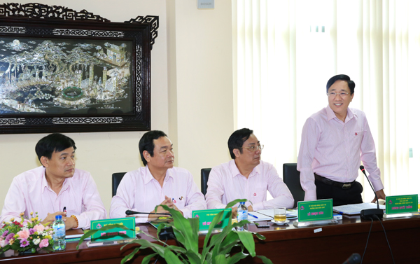 Tổng Giám đốc Dương Quyết Thắng báo cáo tại Hội nghị