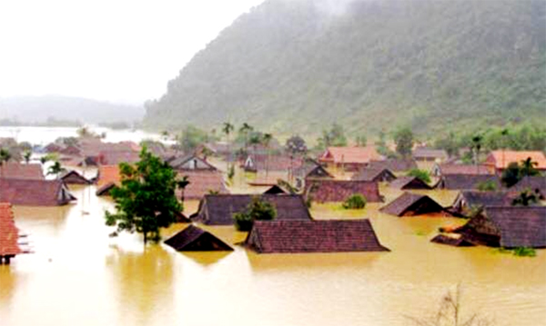 Nhiều khu vực dân cư tại các tỉnh Nghệ An, Quảng Bình, Hà Tĩnh vẫn bị chia cắt bởi mưa lũ Ảnh: Kênh 14.vn