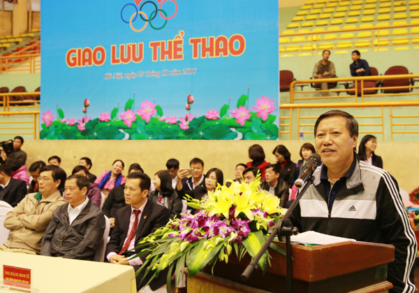 Phó Chủ tịch thường trực Công đoàn Ngân hàng Việt Nam Nguyễn Văn Tân phát biểu tại buổi giao lưu