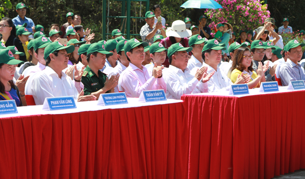 Các đại biểu tham dự chương trình