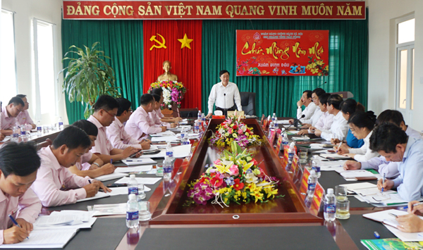 Tổng Giám đốc Dương Quyết Thắng làm việc tại NHCSXH tỉnh Đắk Nông