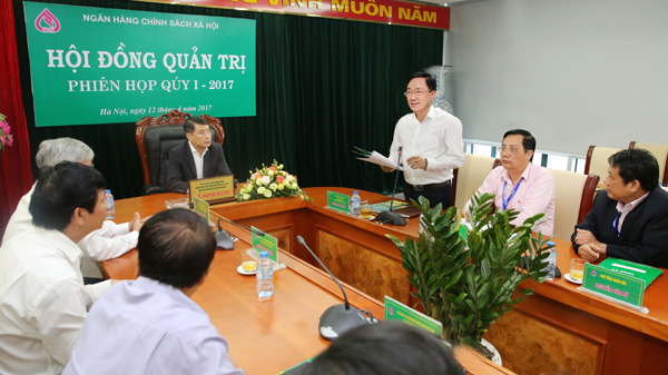Uỷ viên HĐQT, Tổng Giám đốc Dương Quyết Thắng trình bày báo cáo