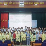 Công đoàn cơ sở NHCSXH TP Hà Nội trao tặng quà cho bệnh nhân tại Bệnh viện K