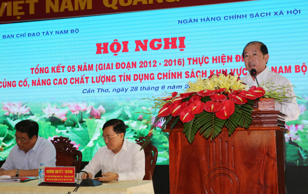 Phó Chủ tịch UBND tỉnh Đồng Tháp Đoàn Tấn Bửu tham luận tại Hội nghị