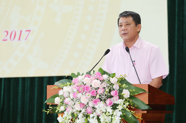 Phó Tổng Giám đốc Nguyễn Văn Lý trình bày báo cáo hoạt động tín dụng và công tác quản lý - xử lý nợ rủi ro trong 6 tháng qua