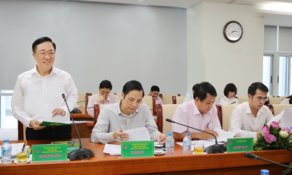 Tổng Giám đốc Dương Quyết Thắng trình bày báo cáo