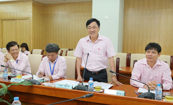 Tổng Giám đốc, Chủ tịch Hội đồng khoa học NHCSXH, Tiến sĩ Dương Quyết Thắng phát biểu và đánh giá cao ý nghĩa của đề tài