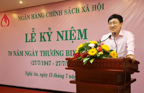 Bí thư Đảng ủy NHCSXH Trung ương, Ủy viên HĐQT - Tổng Giám đốc Dương Quyết Thắng phát biểu tại Lễ kỷ niệm