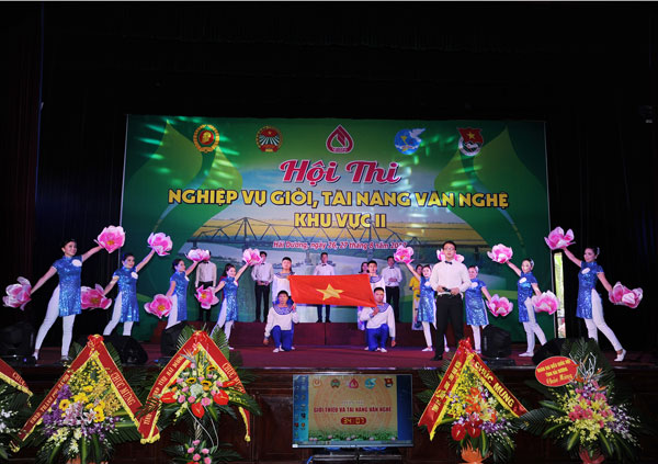 Liên khúc Chào mừng Đảng Xộng sản Việt Nam - Người là niềm tin tất thắng - Bài ca NHCSXH của tỉnh Hà Nam