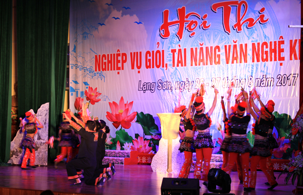 Phần thi tài năng văn nghệ của đội thi tỉnh Tuyên Quang