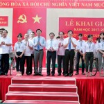 Công đoàn cơ sở NHCSXH tỉnh Thanh Hóa trao tặng xe đạp cho các em học sinh nghèo