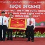 NHCSXH tỉnh Thừa Thiên - Huế nhận Cờ thi đua của NHNN Việt Nam