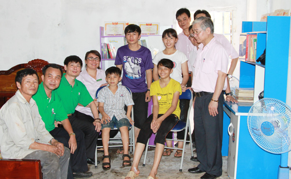 Những món quà đặc biệt đã đến với các anh chị em Nguyễn Thị Thanh Thảo được NHCSXH dành tặng các em giúp ước mơ của các em thành hiện thực để vững tin vào tương lai tươi sáng