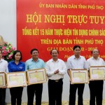 Các tập thể và cá nhân có thành tích xuất sắc trong 15 năm thực hiện tín dụng chính sách xã hội vinh dự nhận Bằng khen của UBND tỉnh Phú Thọ