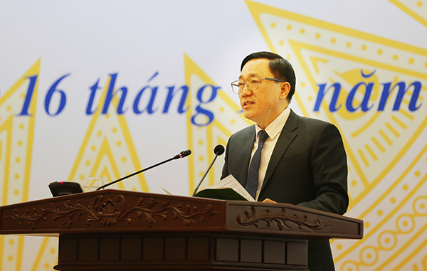 Tổng Giám đốc NHCSXH Dương Quyết Thắng báo cáo tóm tắt kết quả thực hiện tín dụng chính sách xã hội 15 năm qua