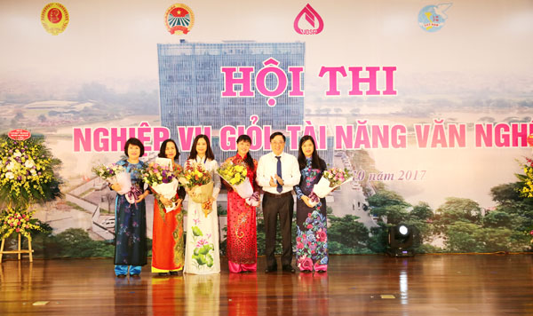 Tại Hội thi, Tổng Giám đốc Dương Quyết Thắng đã chúc mừng chị em nhân ngày Phụ nữ Việt Nam (20/10)