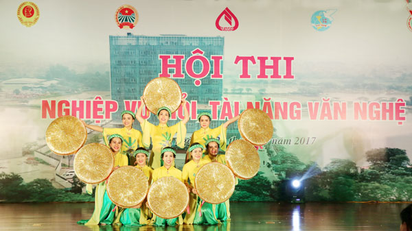 “Những cô gái trên quê hương quan họ” tiết mục múa đặc sắc của đội thi đến từ Trung tâm Đào tạo, Ban HTQT&TT và TW Đoàn TNCS Hồ Chí Minh được công diễn tại Hội thi