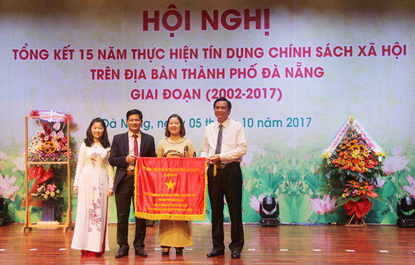 NHCSXH TP Đà Nẵng nhận Cờ thi đua của UBND thành phố