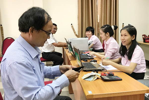 Người nghèo và các đối tượng chính sách nhận vốn vay ưu đãi tại Điểm giao dịch xã của NHCSXH thành phố Đà Nẵng