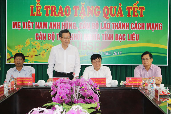 Đồng chí Nguyễn Quang Dương - Ủy viên BCH TW Đảng, Bí thư Tỉnh ủy Bạc Liêu đánh giá cao vai trò của tín dụng chính sách trong công tác giảm nghèo và bảo đảm an sinh xã hội trên địa bàn
