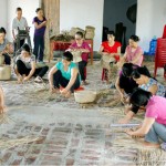 Chị em phụ nữ xã Nghĩa Hồng phát triển nghề đan cói xuất khẩu