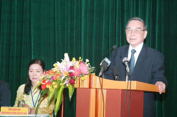 Nguyên Thủ tướng Phan Văn Khải làm việc với NHCSXH, ngày 14/2/2006 Ảnh: Việt Hải