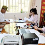 Các tổ chức nhận uỷ thác phối hợp với cán bộ NHCSXH tỉnh Cà Mau xử lý nợ đến hạn, nợ bị rủi ro