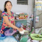 Nhờ nguồn vốn vay ngân hàng, chị Huỳnh Thị Diễm Lan bán tạp hóa, tạo thu nhập ổn định cho gia đình