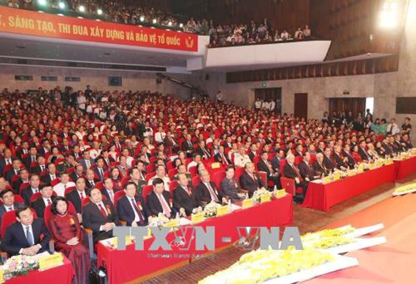 Các đồng chí lãnh đạo, nguyên lãnh đạo Đảng, Nhà nước và các đại biểu dự Lễ kỷ niệm Ảnh: TTXVN