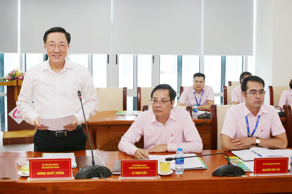 Ủy viên HĐQT, Tổng Giám đốc Dương Quyết Thắng trình bày báo cáo