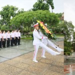 Tri ân các Anh hùng liệt sĩ tại Đài tưởng niệm Bắc Sơn, quận Ba Đình (Hà Nội)
