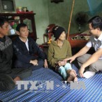 Cán bộ NHCSXH huyện Ia Grai (Gia Lai) quan tâm thăm hỏi gia đình chính sách, người có công