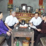 Niềm vui của gia đình CCB Tô Trọng Kiểm ở thôn Báo Văn 2, xã Đồng Văn, huyện Yên Lạc trong ngôi nhà mới