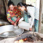 Nhiều hộ vay đã thoát nghèo nhờ khôi phục nghề truyền thống nấu đường thốt nốt