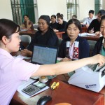 Hộ nghèo và các đối tượng chính sách ở các xã, thị trấn của tỉnh Thái Nguyên giao dịch với NHCSXH tại Điểm giao dịch xã
