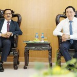 Tổng Giám đốc NHCSXH Dương Quyết Thắng (bên phải) tiếp Tổng Thư ký APRACA Prasun Kumar Das