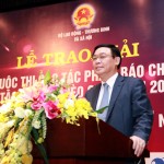 Phó Thủ tướng Chính phủ Vương Đình Huệ phát bểu tại buổi lễ trao giải