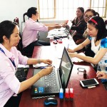 NHCSXH tỉnh Khánh Hòa giao dịch với bà con tại Điểm giao dịch xã