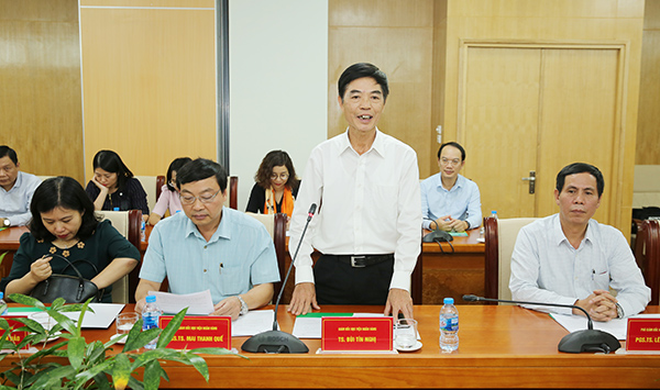 Giám đốc HVNH Bùi Tín Nghị phát biểu