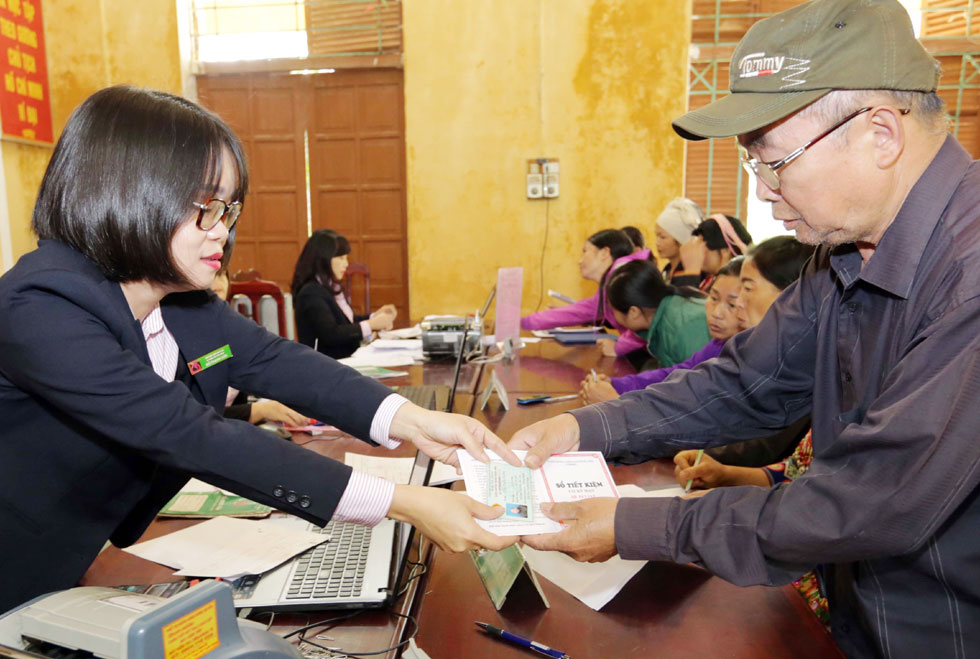 Bên cạnh việc cho vay vốn, NHCSXH tỉnh Tuyên Quang còn nhận tiền gửi tiết kiệm trong cộng đồng dân cư