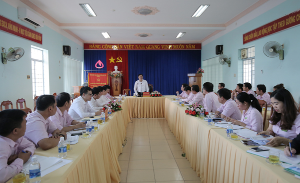 Tổng Giám đốc Dương Quyết Thắng phát biểu chỉ đạo tại buổi làm việc với NHCSXH tỉnh Kon Tum