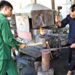 Người dân xã Phúc Sen, huyện Quảng Uyên vay vốn NHCSXH đầu tư làm nghề rèn, có thêm việc làm và thu nhập ổn định