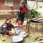 Các hộ dân ở Tây Nguyên vay vốn chính sách xây dựng công trình cung cấp nước sạch