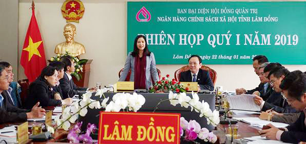 Phó Tổng Giám đốc NHCSXH Trần Lan Phương và Phó Chủ tịch UBND tỉnh Lâm Đồng Nguyễn Văn Yên chủ trì phiên họp